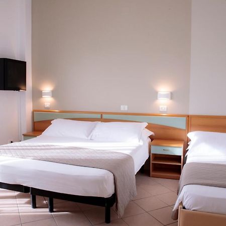 Hotel Holland ريميني المظهر الخارجي الصورة