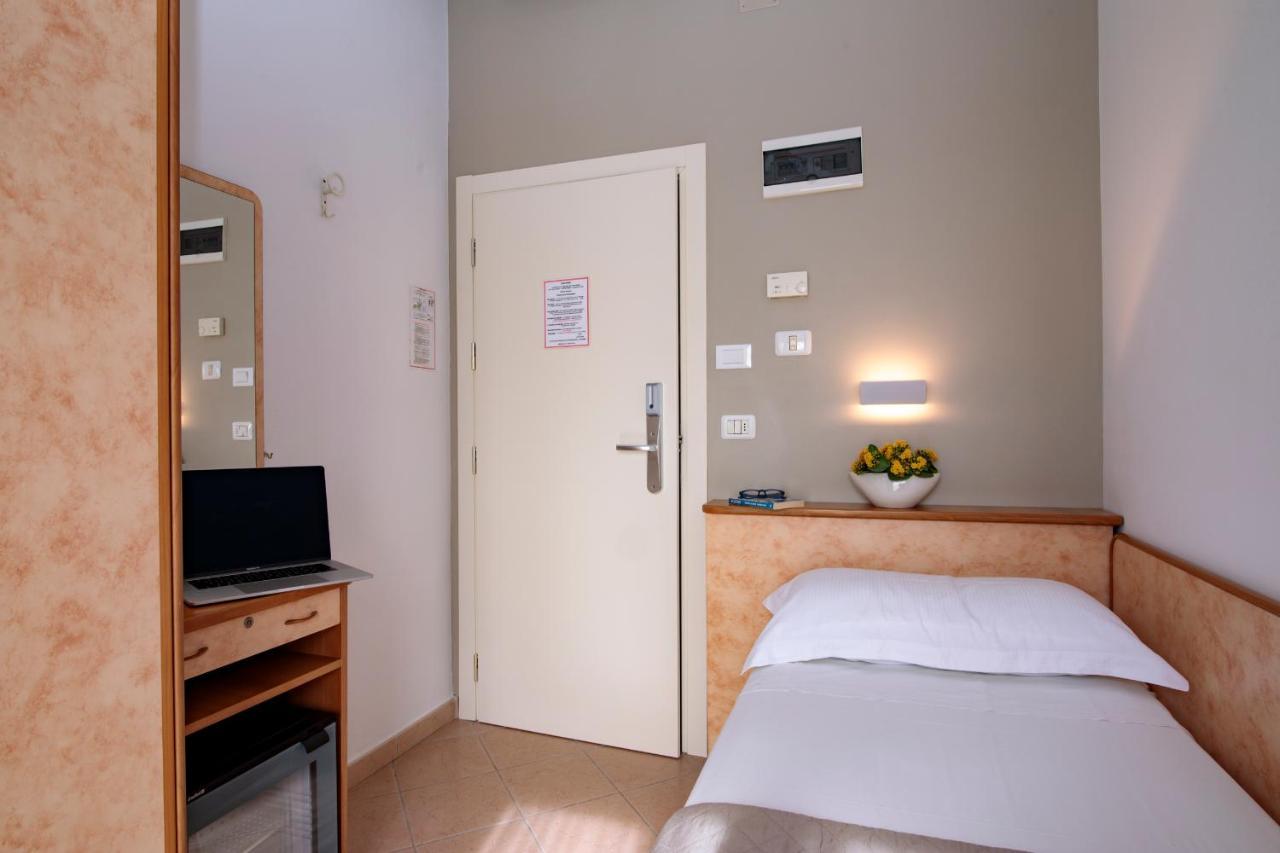 Hotel Holland ريميني المظهر الخارجي الصورة