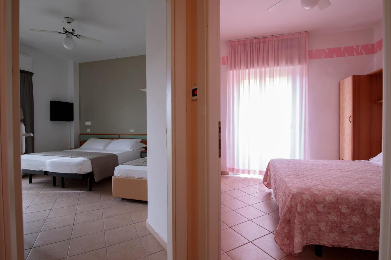 Hotel Holland ريميني المظهر الخارجي الصورة