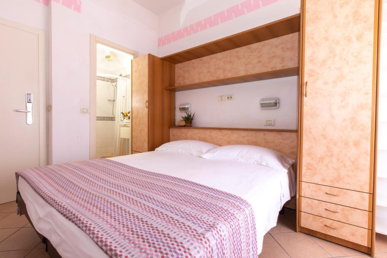 Hotel Holland ريميني المظهر الخارجي الصورة